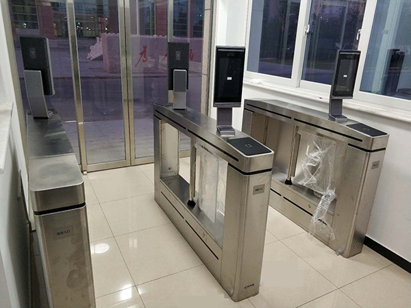 人臉識(shí)別閘機(jī)安裝完成
